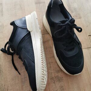 Everlane - The Trainer